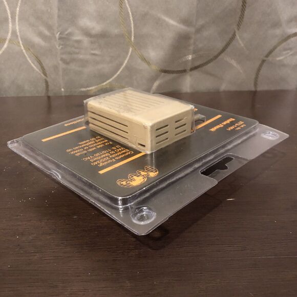 Radio Shack 50W Foreign Travel Voltage Converter 220/240V to 110/120V Adapter - Picture 3 of 4